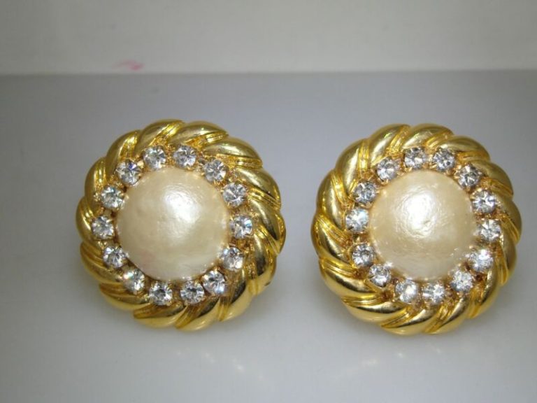 Vintage gold-tone faux pearl clip-on earrings