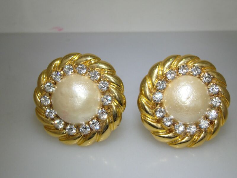 Vintage gold-tone faux pearl clip-on earrings