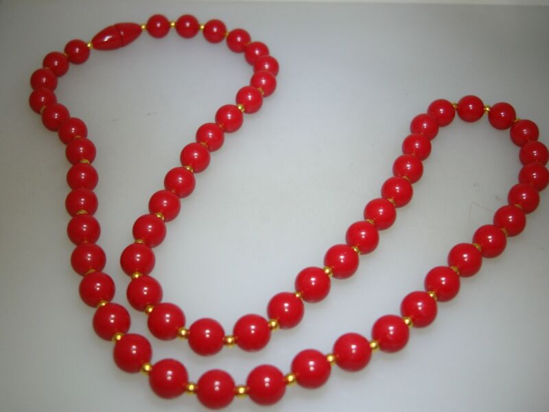 Vintage 1970s Red Lucite Bead Necklace
