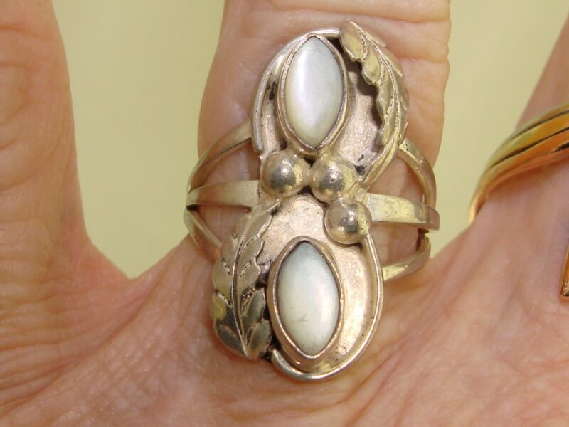 Vintage Southwestern Sterling Silver & MOP Ring | Size 6.5 | Unique 3-Arm Design