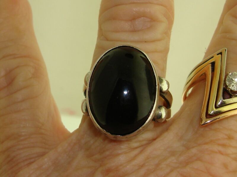 Vintage 1970s sterling silver onyx ring with bold double band design, size 6 1/2