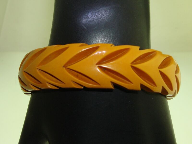 Vintage butterscotch bakelite bangle bracelet, deeply carved