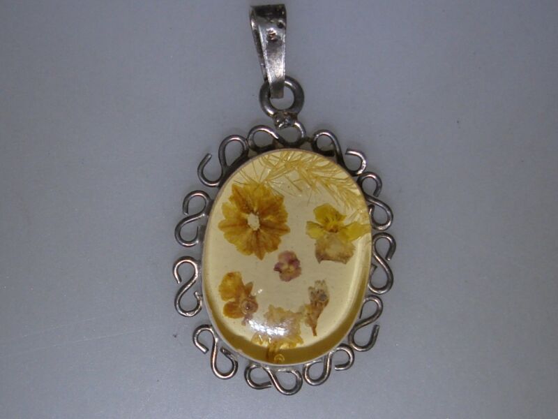 Vintage 1970s Mexico sterling silver dried flower lucite pendant