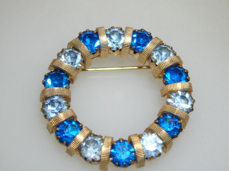 Vintage 1950s blue rhinestone circle pin