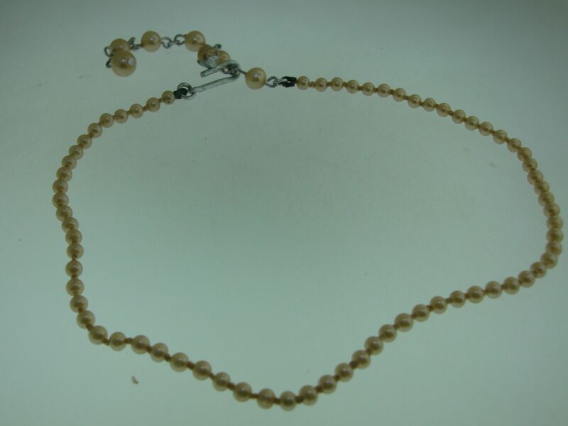 Vintage 1960s Japan faux pearl choker necklace
