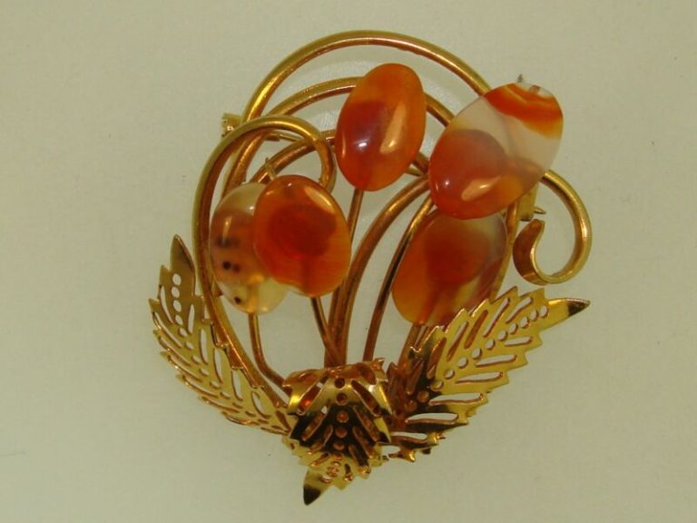 Vintage 1970s gold-tone art glass floral pin