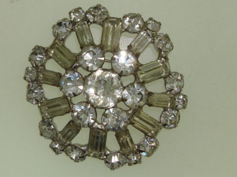 Vintage 1960s rhinestone brooch pin with baguette and round stones