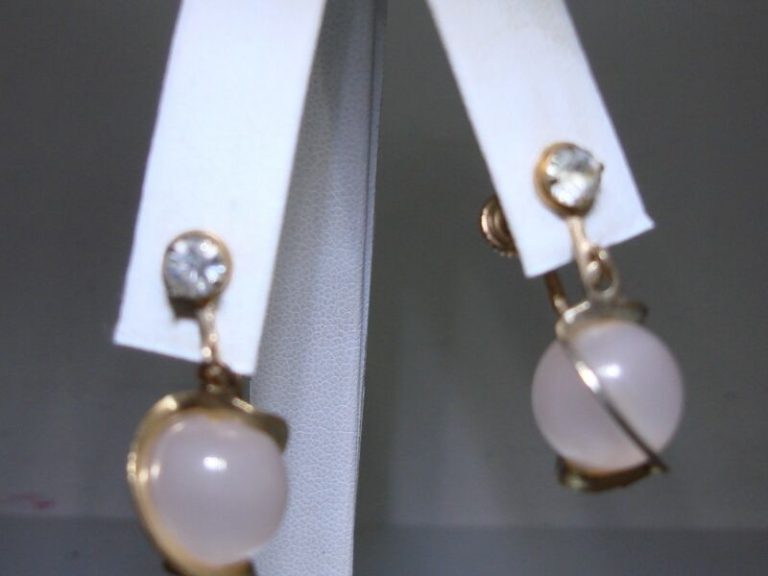 Vintage 1950s pink iridescent bead and rhinestone dangle earrings