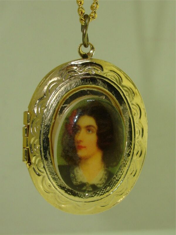 Vintage 1960s gold-tone picture locket necklace with oval transfer design