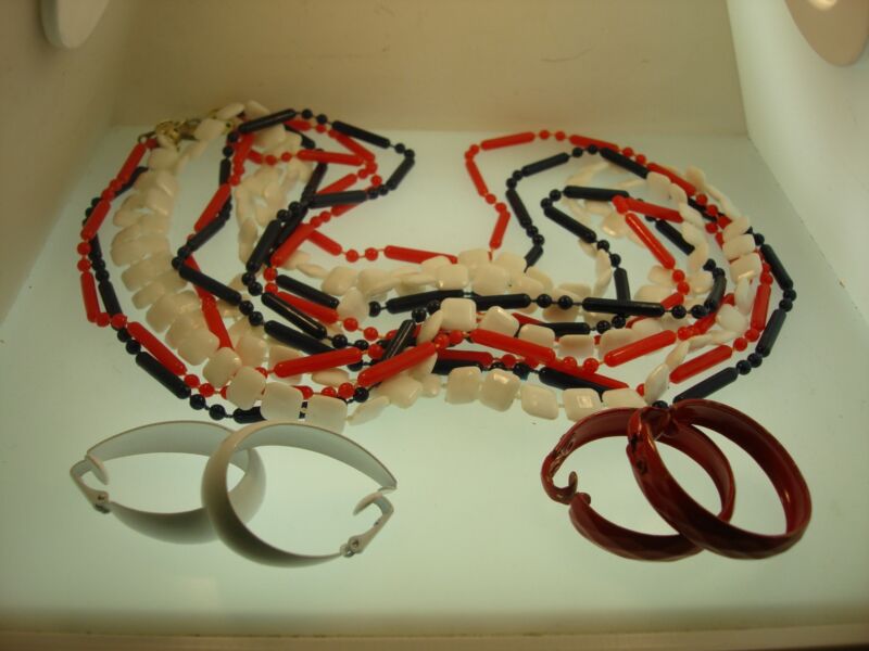 Vintage 1960s patriotic lucite necklace and earrings set