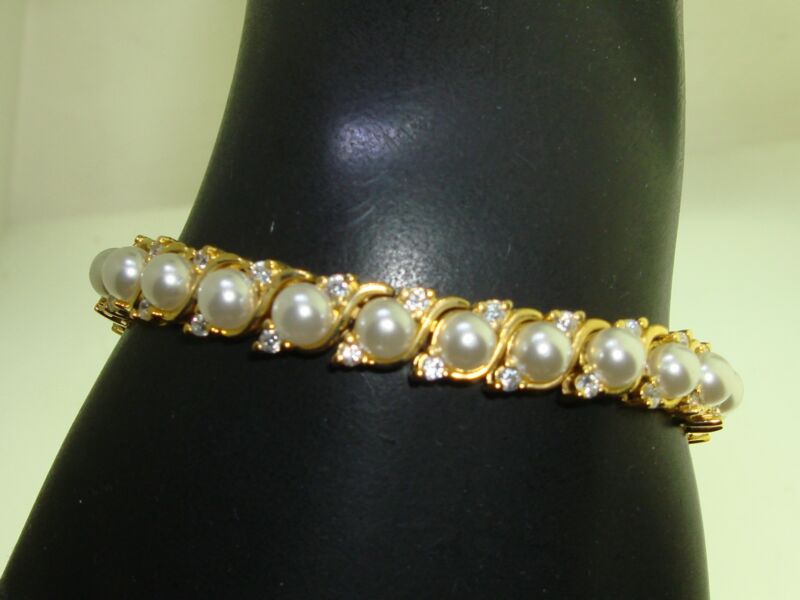 Elegant gold-tone bracelet with faux pearls and cubic zirconia