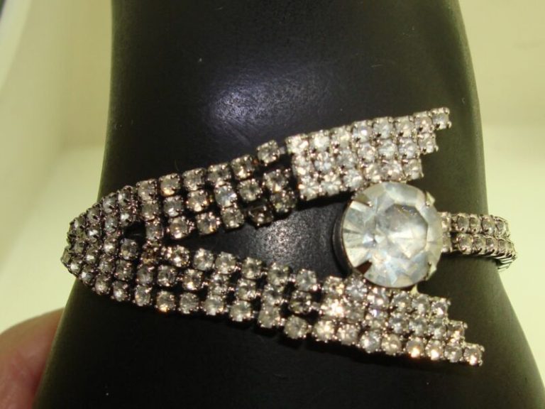 Vintage rhinestone bracelet with foiled arrow design