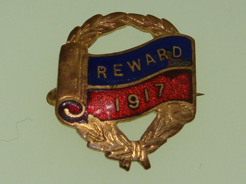 Antique 1917 gold-tone enamel wreath reward pin