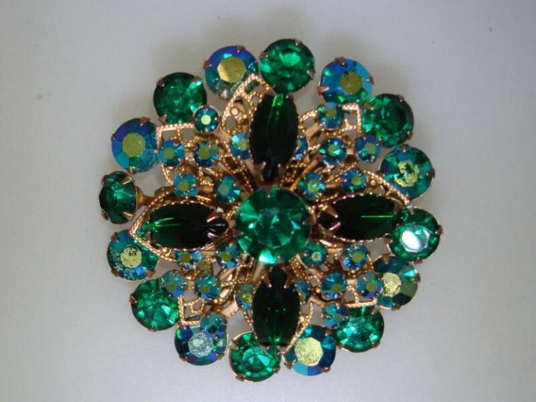 Vintage 1970s-80s rhinestone pin brooch