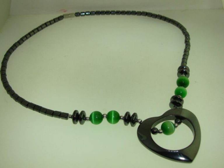 Vintage 1980s Hematite & Mother of Pearl Heart Necklace