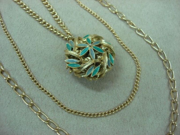 Vintage 1980s gold-tone multi-chain necklace with enamel pendant