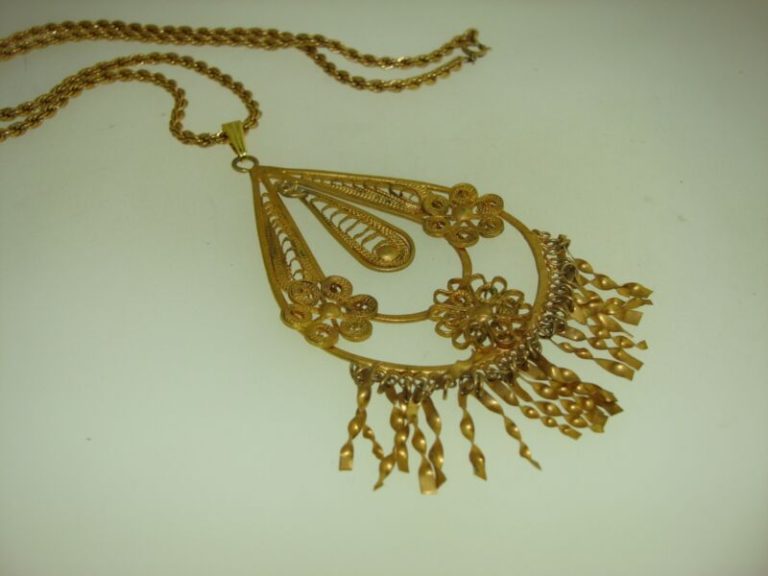 Vintage gold-washed cannettille silver filigree pendant necklace
