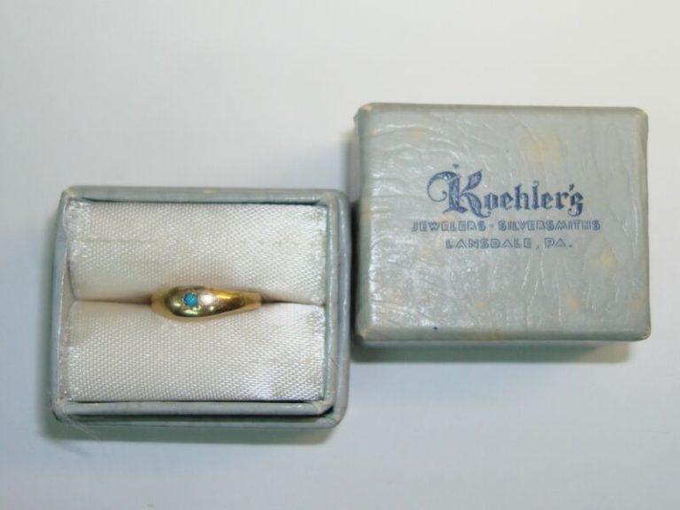 Vintage 1930s-40s rose gold baby ring with turquoise