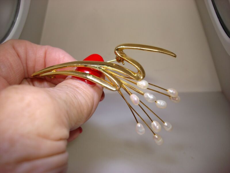 Vintage gold-tone freshwater pearl pin brooch with an abstract design