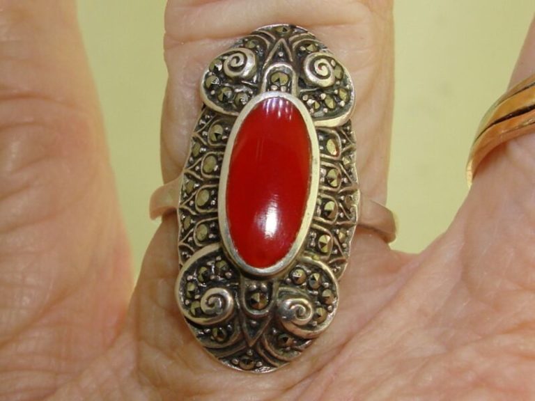 Vintage 1980s sterling silver carnelian and marcasite ring, size 7