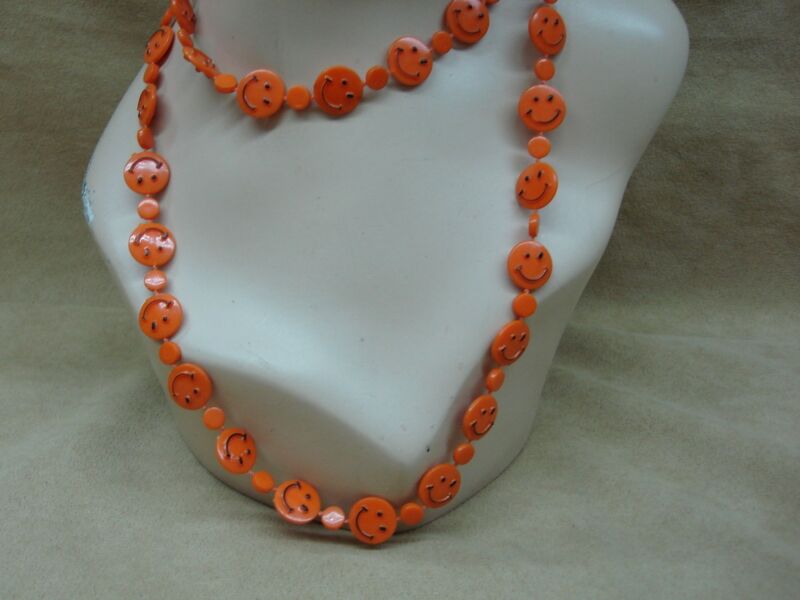 Vintage 1970s Lucite Smiley Face Necklace