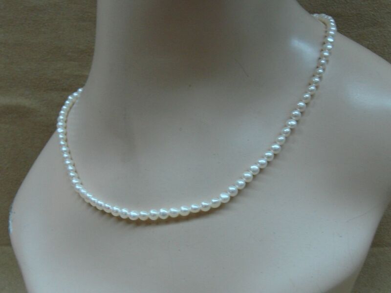 Elegant freshwater pearl necklace with 14K gold clasp