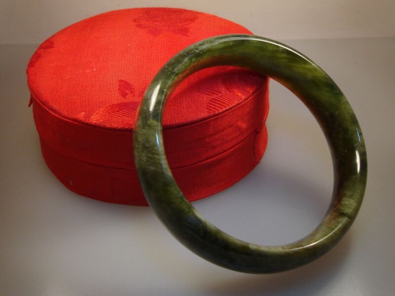 Vintage nephrite jade bangle bracelet with silk box