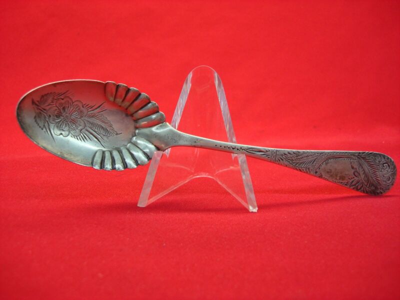 Vintage sterling silver soup/serving spoon with intricate scalloping, excellent condition