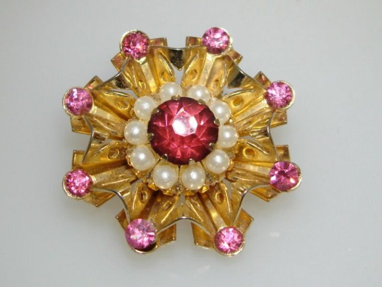Vintage Coro gold tone pin with pink rhinestones and faux pearls, 1950s-60s