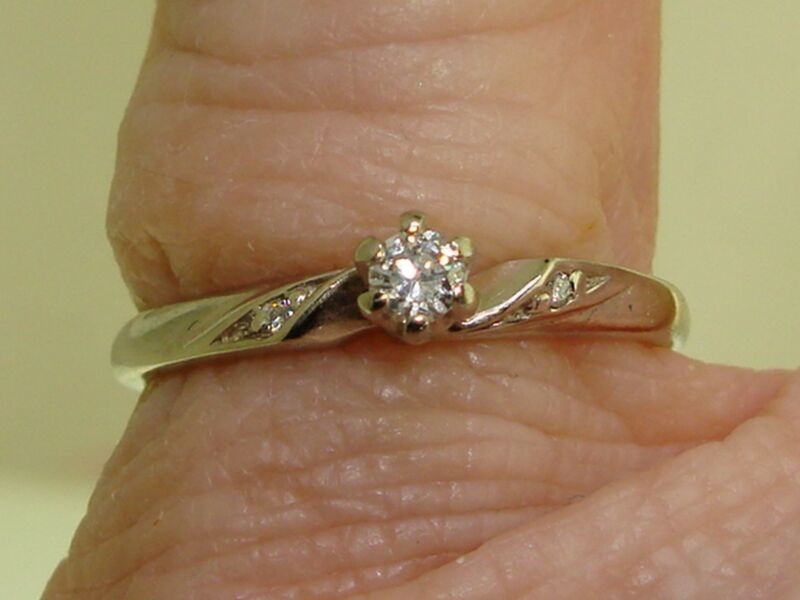 14K Gold Diamond Engagement Ring (Size 6 3/4)