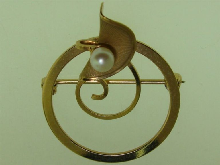 Vintage 1960s DCE Curtis gold-filled pearl pin