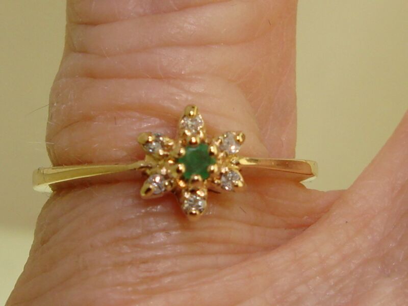 10K Solid Gold Emerald & Diamond Ring - Size 6 1/2