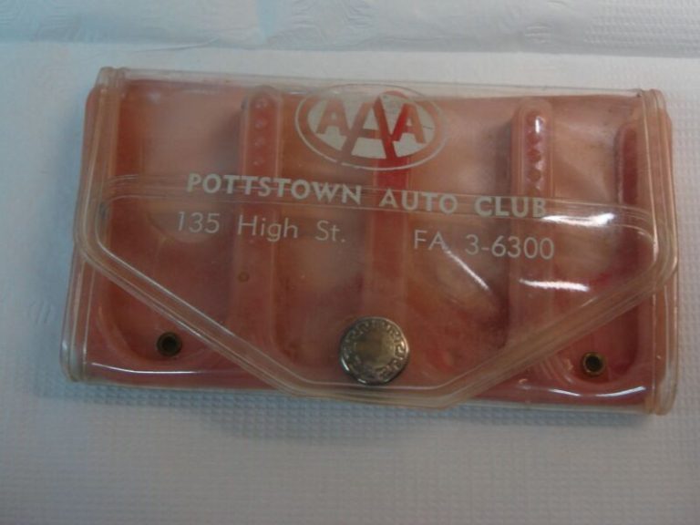 Vintage 1960s pink vinyl AAA Pottstown Auto Club coin purse, excellent condition