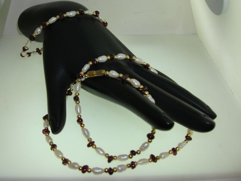 Freshwater pearl and garnet necklace and bracelet set