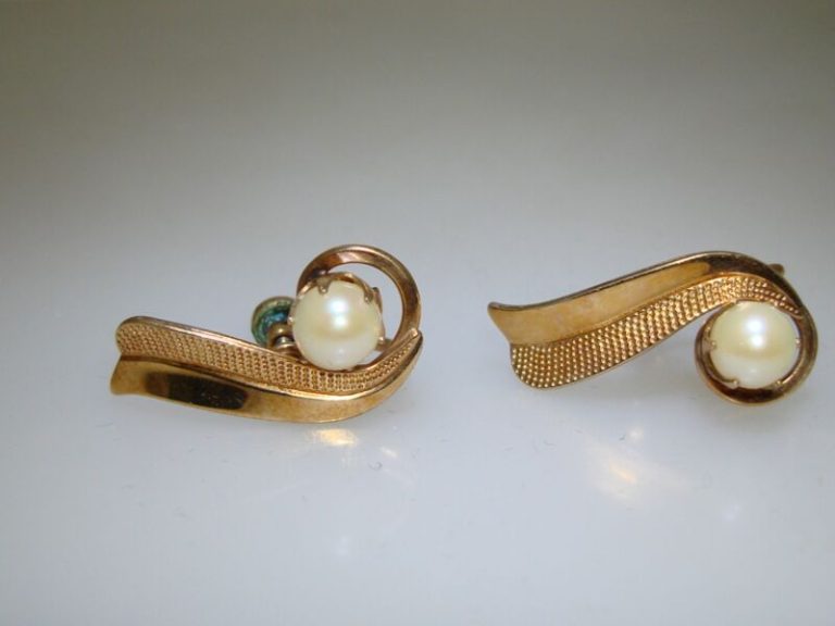 Vintage Amco 14K Rose Gold Filled Pearl Screw Back Earrings