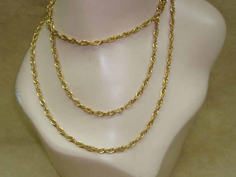 Vintage 1970s Trifari gold tone double link chain necklace