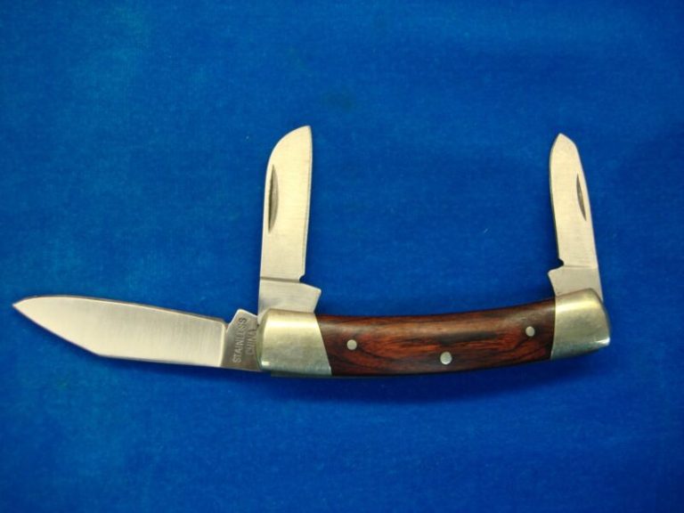 Remington Sportsman Series 3-Blade Pocket Knife in excellent condition, smooth function.