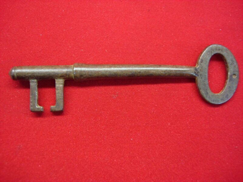 Vintage steel key, 4 1/8 inches long