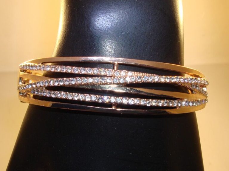 Vintage yellow gold tone crystal hinged bangle bracelet