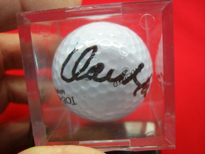 Dan Marino signed golf ball in pristine condition