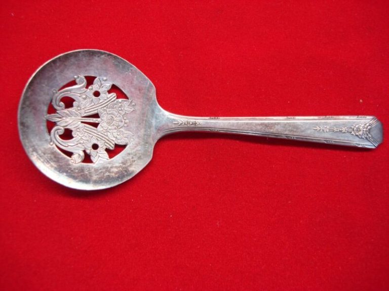 Vintage Community Plate Milady pattern bon-bon spoon, excellent condition