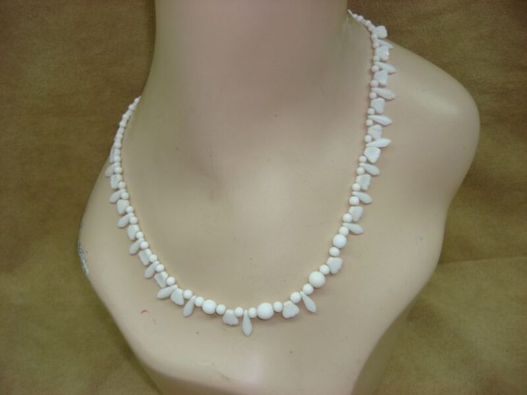 Vintage 1930s-40s white milk glass bead necklace with filigree clasp