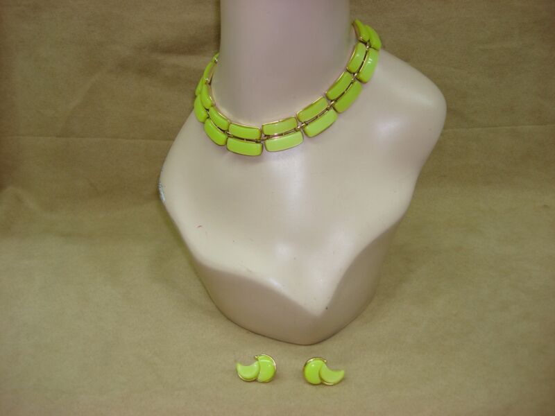 Vintage 1960s Lisner Mod Lucite Choker Necklace & Earrings - Lime Green Geometric Set