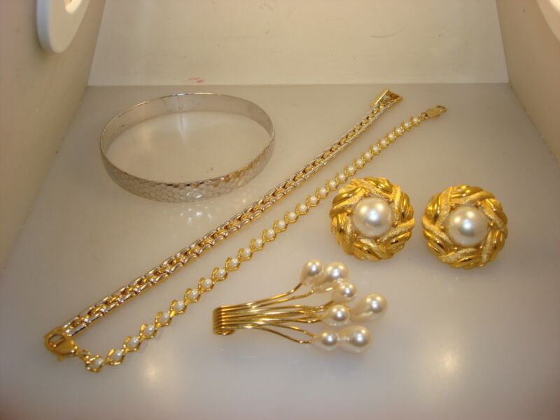Vintage Napier jewelry set including bracelets, earrings, and a pin
