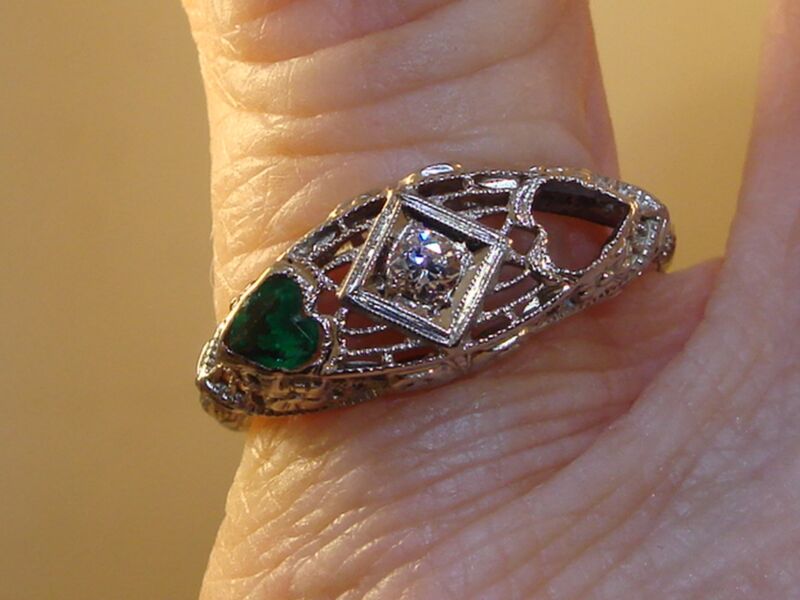 Antique Art Nouveau 18K gold filigree ring with green gemstones, size 6.5