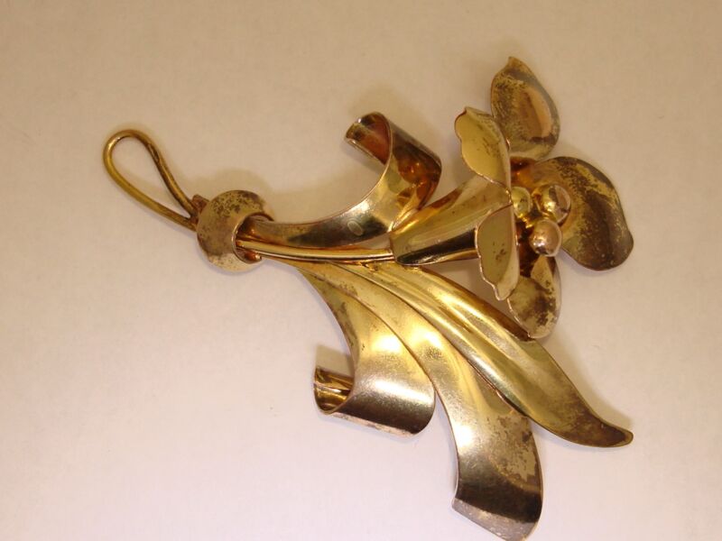 Vintage 1940s gold-filled floral brooch