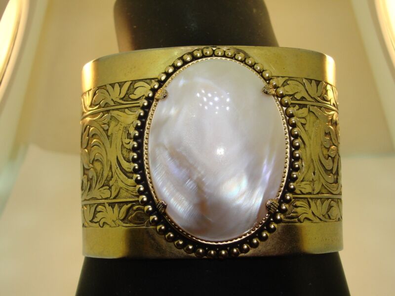 Vintage 1980s gold-tone cuff bracelet with mother of pearl floral design