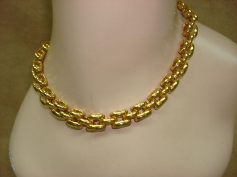 Vintage Hobe gold tone choker necklace, excellent condition