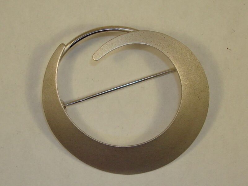 Vintage 1970s Beau Sterling Silver Circle Pin