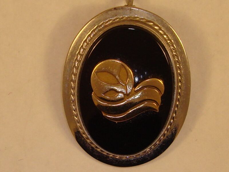 Vintage W.R.E. sterling silver pin pendant with black glass cabochon